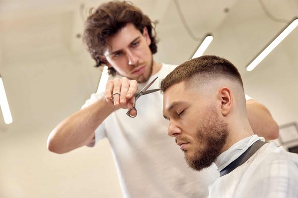 Les secrets d'une barbe impeccable pour homme métisse