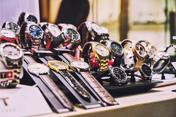 Guide achat montre de luxe femme chez Rigal